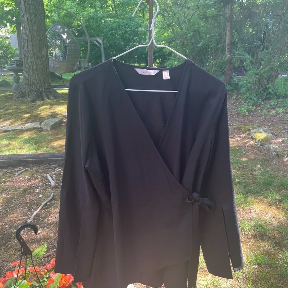 Laurie Felt, Size Small, black‎ top